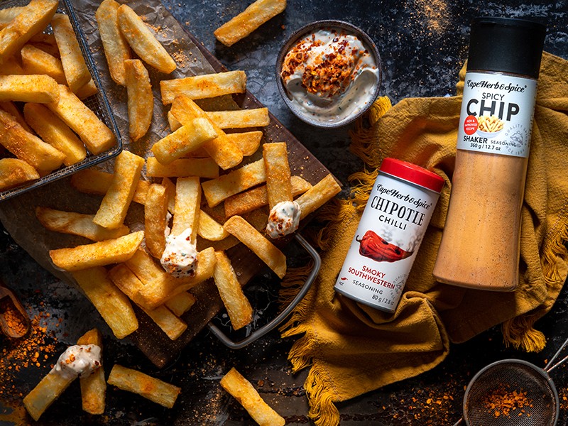 TRIPLE COOKED HAND CUT CHIPS WITH CREAMY CHIPOTLE CHILLI DIP